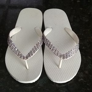 💎🌼White Flip Flops With Shiney Bling!💎 Size 8